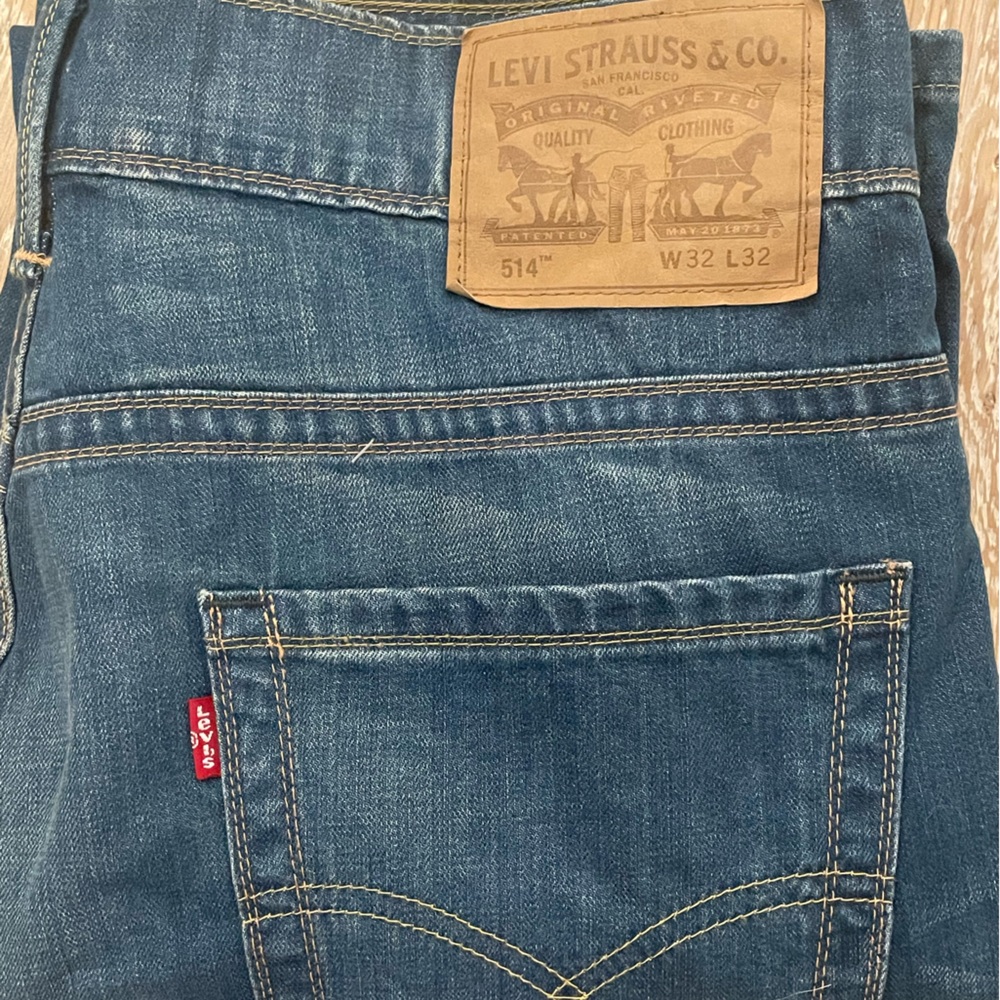Levi jeans, straight fit medium wash